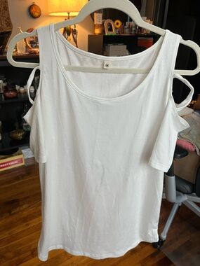 NWOT White Cold-Shoulder Tank Top - Women